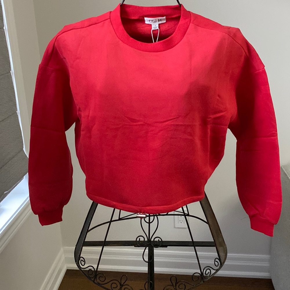 Cali be red cropped cinch sweatshirt. BNWT